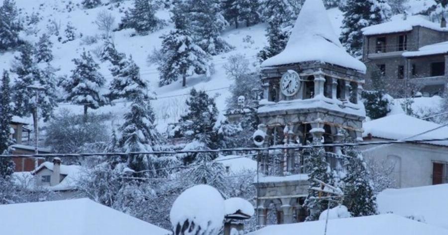 Το… αντίπαλο δέος της Αράχωβας: Ένα μαγικό χωριουδάκι 2,5 ώρες από την Αθήνα