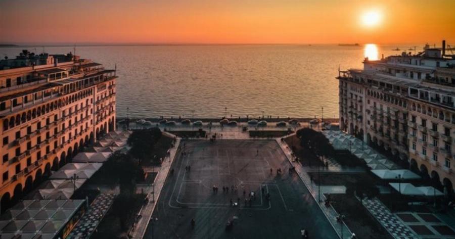 40 φωτογραφίες που αποδεικνύουν ότι η Αριστοτέλους είναι η ωραιότερη πλατεία της Ελλάδας