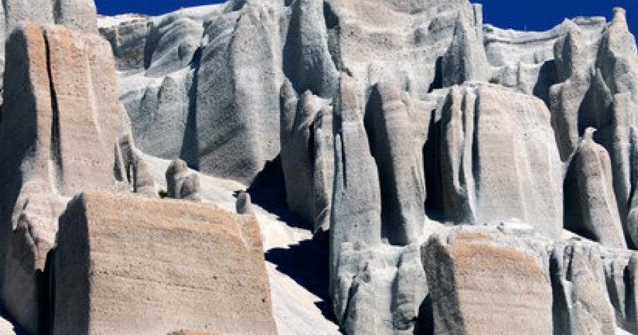 Το νησί του Αιγαίου γεμάτο ελαφρόπετρα και με μόλις 20 κατοίκους