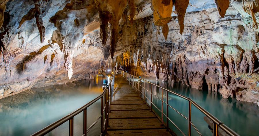 Σπήλαιο Πηγών Αγγίτη: Το πιο μαγευτικό υπόγειο ποτάμι της Ελλάδας είναι στη Δράμα