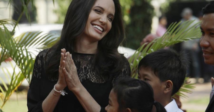 Για ιππασία στον Αχέροντα η Αντζελίνα Τζολί μαζί με τον Κιάνου Ριβς