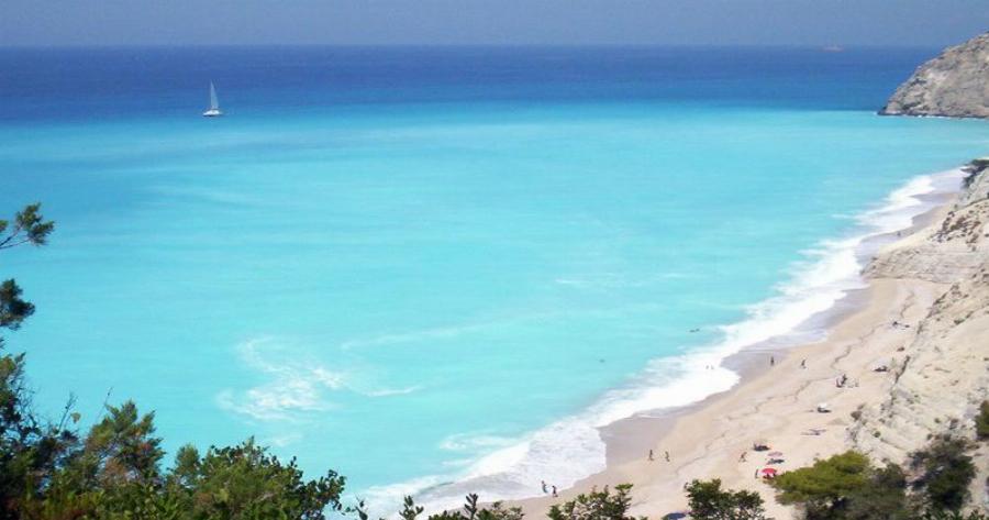 Η «γαλάζια λίμνη» της Ελλάδας που τρέλανε τον πλανήτη: Ποια παραλία της χώρας μας έχει τα πιο γαλάζια νερά στον κόσμο;