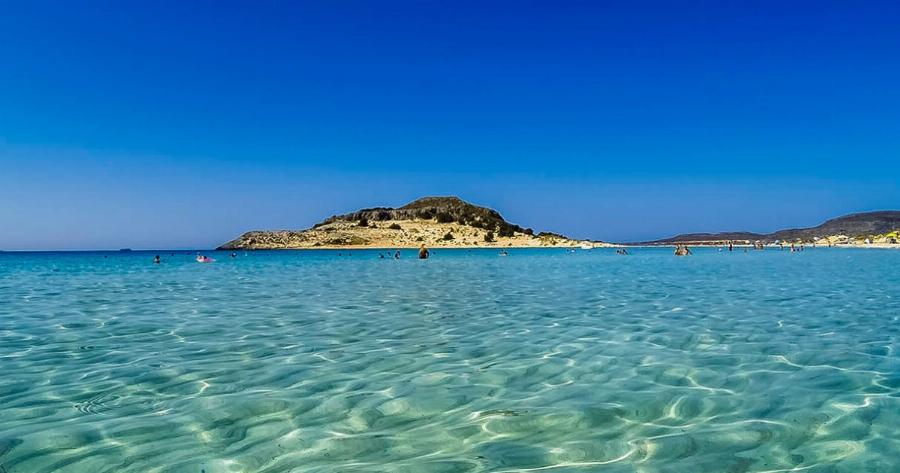 Ελαφόνησος: Η μαγεία του να ξυπνάς δίπλα στη θάλασσα