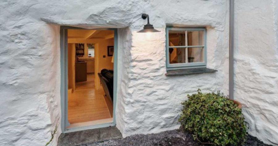 Αυτό το Σπίτι είναι 380 Ετών. Μόλις όμως δείτε το Εσωτερικό του, θα το Ερωτευθείτε!