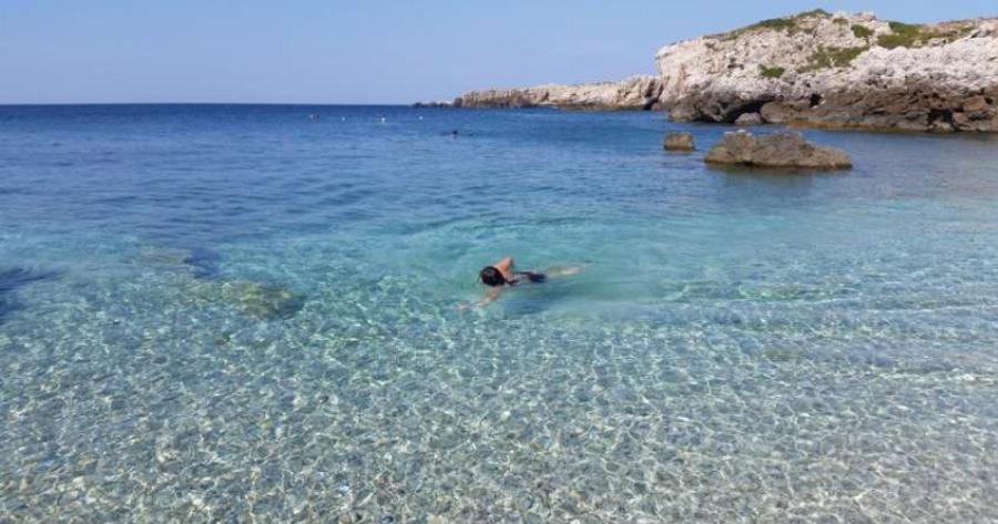 Δεν είναι η Σαντορίνη: Τα 2 ελληνικά νησιά με το μεγαλύτερο ποσοστό χωρισμών στις διακοπές