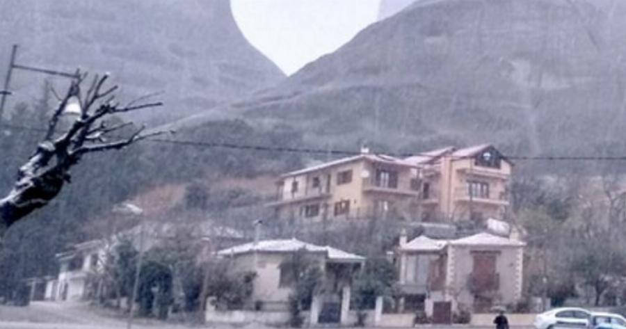 Οι βράχοι στα Μετέωρα ντύνονται στα λευκά -Πυκνό χιόνι [εικόνες]