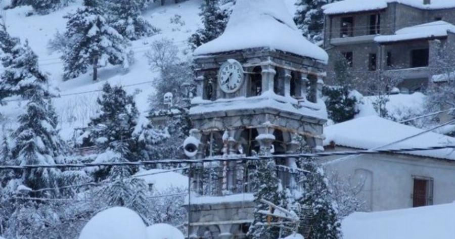 Το… αντίπαλο δέος της Αράχωβας: Ένα μαγικό χωριουδάκι 2,5 ώρες από την Αθήνα!