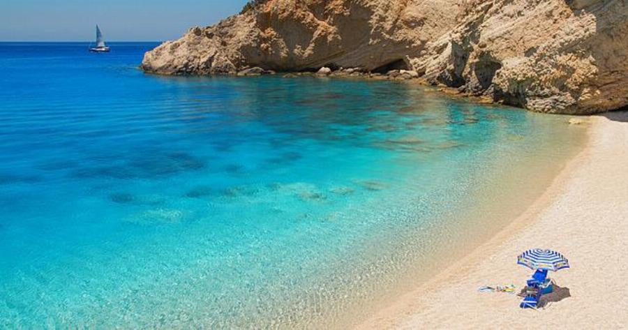 Οι πιο τιρκουάζ παραλίες της Ελλάδας