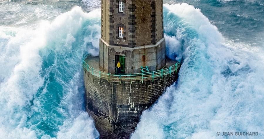 28 Πανέμορφοι Φάροι που Αντέχουν στο Πέρασμα του Χρόνου κάτω από τις ΠΙΟ αντίξοες Καιρικές Συνθήκες.