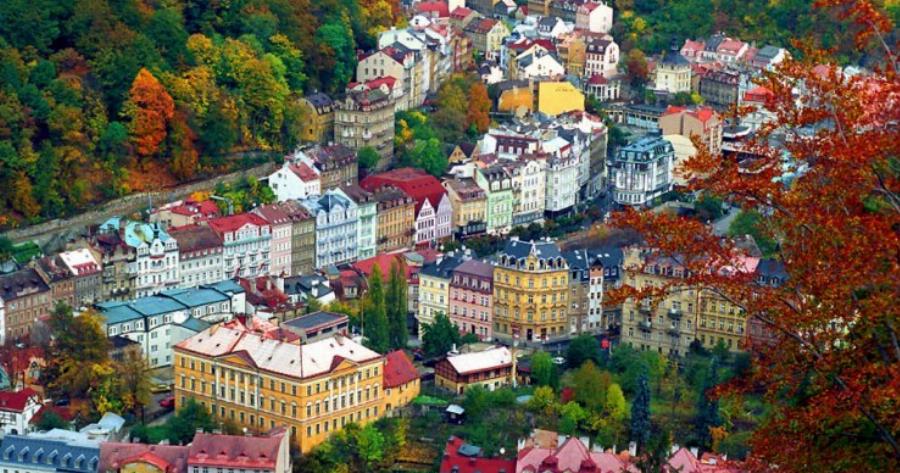 Η πόλη της Τσεχίας που μοιάζει σαν να ξεπήδησε από τα ωραιότερα παραμύθια!