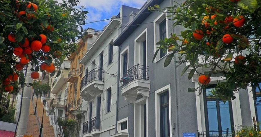 Το «Μπαλκόνι του Πειραιά»: Η πειραιώτικη γειτονιά με τα αμέτρητα σκαλάκια και τα αρχοντικά που θεωρείται η ομορφότερη της πόλης