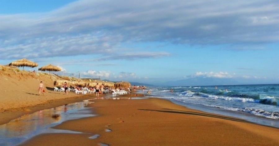 Ποια είναι η μεγαλύτερη παραλία της Ελλάδας; Έκταση χιλιομέτρων καταλαμβάνει η υπέροχη ακτή!