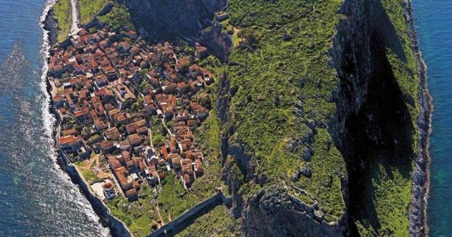 Η ομορφότερη κρυμμένη πόλη του κόσμου είναι Ελληνική. Βρίσκεται σφηνωμένη στις πλαγιές ενός τεράστιου βράχου