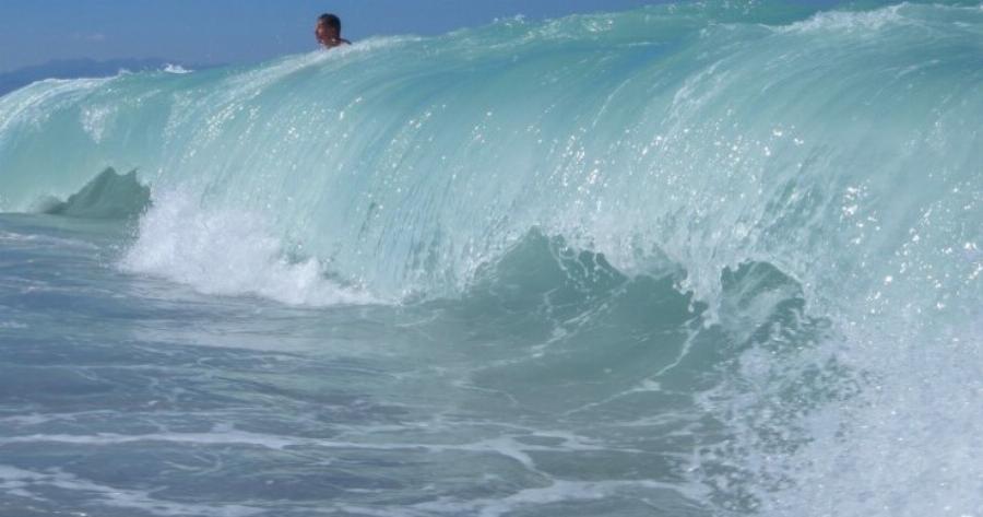 Στην παραλία Μουρτερή, τον άγνωστο Παράδεισο της Εύβοιας, για ένα σαββατοκύριακο με τα ελάχιστα