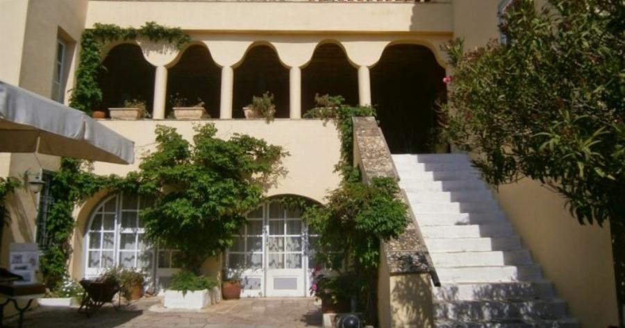 Φωτορεπορτάζ από το 300 ετών υπέροχο αρχοντικό σπίτι της Μπουμπουλίνας στις Σπέτσες!