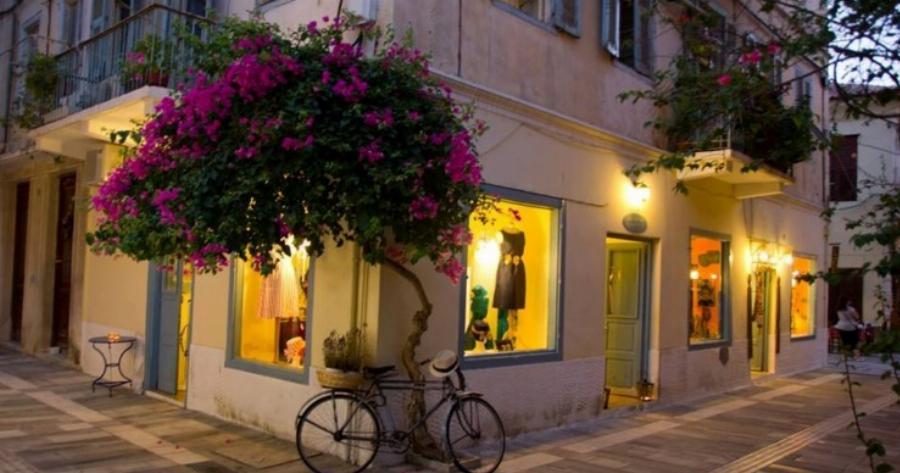 Η πολύχρωμη Ελληνική πόλη που κάθε Άνοιξη.. θυμίζει έργο τέχνης! Κάθε σοκάκι και ένας καινούργιος πίνακας ζωγραφικής!