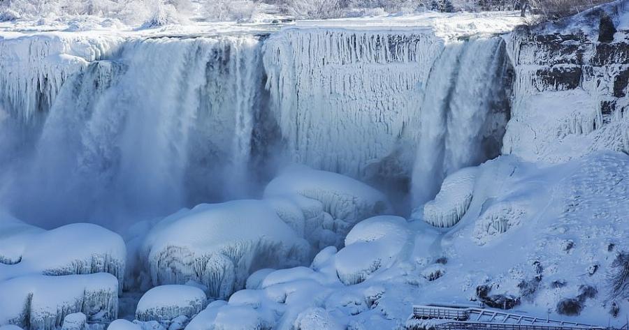 Όταν Παγώνουν οι Καταρράκτες του Νιαγάρα και το θέαμα είναι μαγευτικό