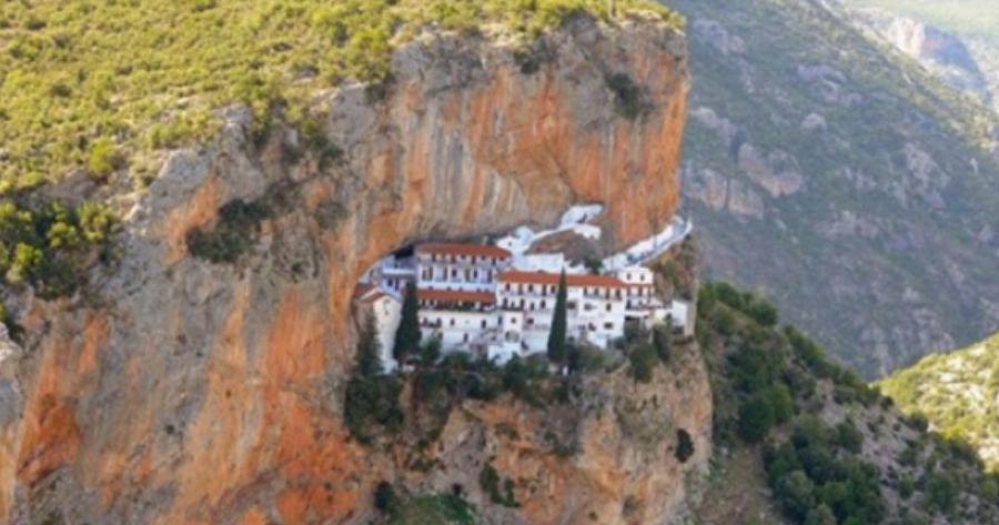 Μονή Έλωνας: Που βρίσκεται το επιβλητικό μοναστήρι που είναι γατζωμένο σε ένα κόκκινο βράχο.