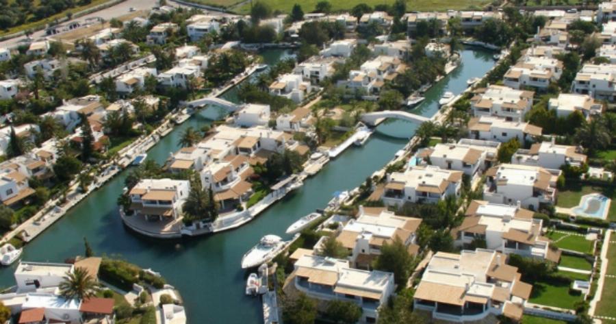 Η «Βενετία» της Ελλάδας! Το «χωριό» που αντί για δρόμους έχει…κανάλια! (ΒΙΝΤΕΟ)