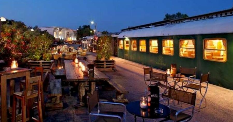 Το μοναδικό στον κόσμο εστιατόριο και θέατρο μέσα σε τρένο βρίσκεται στην Αθήνα