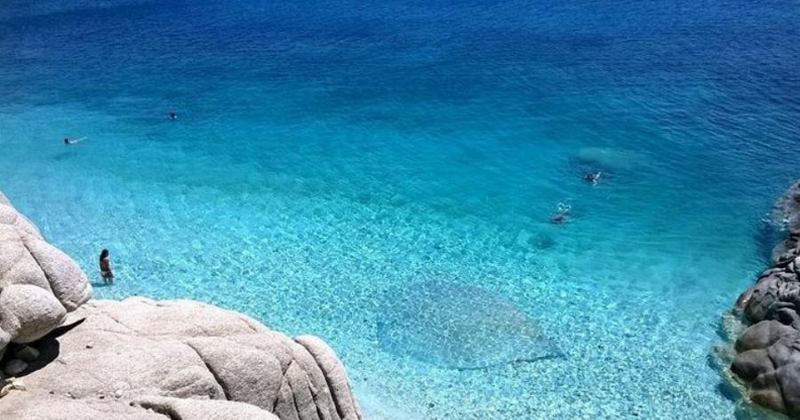 Οι Σεϋχέλλες της Ικαρίας: Η πιο εξωτική παραλία του Αιγαίου!