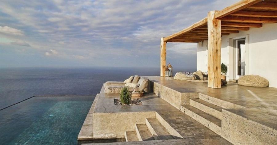 Αυτό μάλλον είναι το ωραιότερο σπίτι του Αιγαίου και βρίσκεται στη Σύρο
