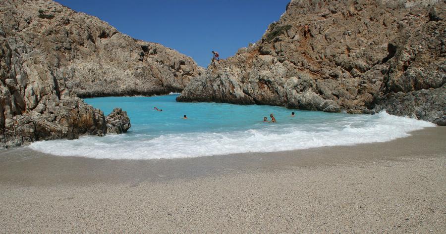 Η «άγνωστη» παραλία, μια ανάσα από τα Χανιά, βγαλμένη από τα ωραιότερα καλοκαιρινά σου όνειρα!