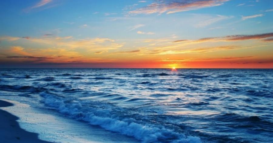 Μια βόλτα στη θάλασσα μπορεί να αλλάξει τη δομή του εγκεφάλου σας, λένε οι επιστήμονες