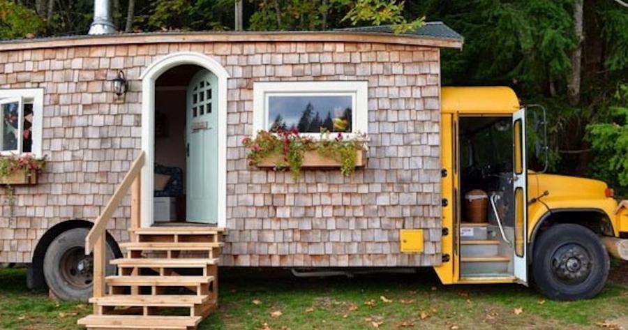 Δείτε πως ένα Παλιό Σχολικό, Μετατρέπεται στο Σπίτι των Ονείρων σας. Το εσωτερικό του θα σας Μαγέψει!