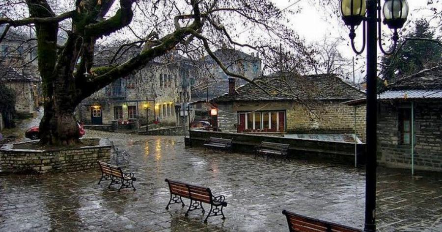 Στα λιθόστρωτα καλντερίμια τους θα θέλετε να χαθείτε για πάντα:Οι 10 πιο γραφικοί φθινοπωρινοί προορισμοί στην Ελλάδα