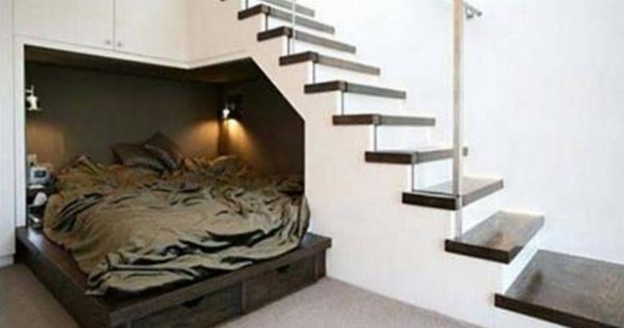 Μη χαραμίζετε τον χώρο κάτω από τις σκάλες σας. Αυτές οι 16 ιδέες θα σας δείξουν τον τρόπο!