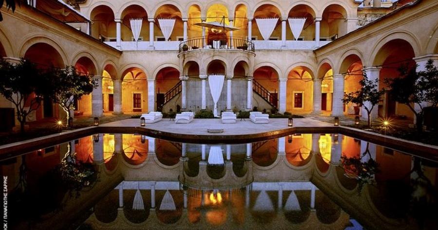 Οι δικές μας.. «χίλιες και μία νύχτες». Το πρώτο ξενοδοχείο στην Ελλάδα που λειτουργεί σε ιστορικό χώρο.