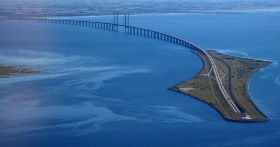 Αυτή η καταπληκτική γέφυρα μετατρέπεται σε τούνελ και συνδέει την Δανία με την Σουηδία