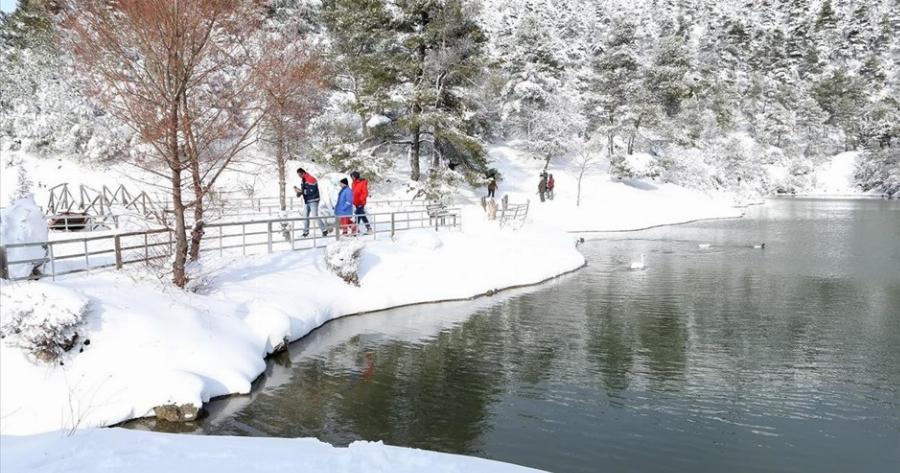 Η άγνωστη λίμνη Μπελέτσι με το αλπικό τοπίο μισή ώρα από την Αθήνα