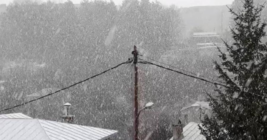 Ελλάδα Χιόνια μέσα στον Μάιο – Χιονίζει από το πρωί στην Φλώρινα
