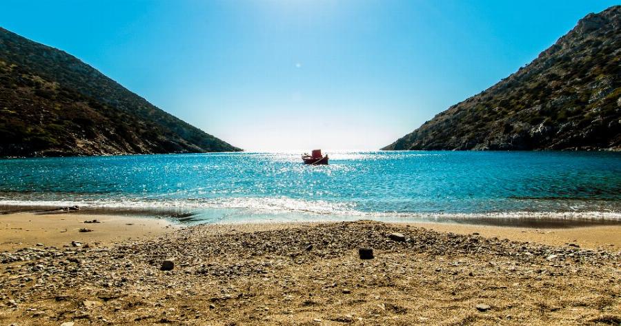 Αντίπαρος: Το Κυκλαδονήσι των 1200 κατοίκων όπου κρύβεται ένα από τα αρχαιότερα σπήλαια του κόσμου