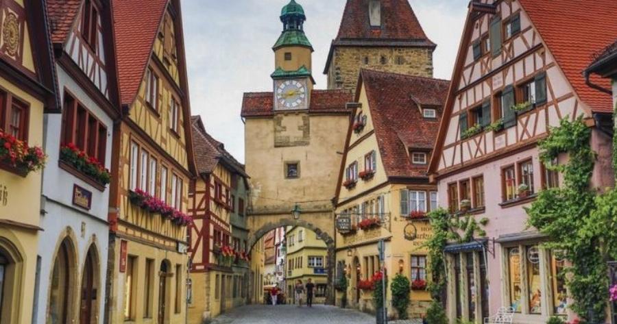 Διασχίζοντας με αυτοκίνητο τα 350 πιο ρομαντικά χιλιόμετρα του κόσμου!