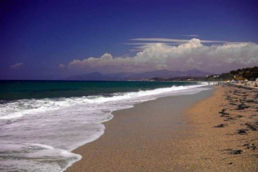 Μονολίθι Πρέβεζας: Η πιο μεγάλη παραλία της Ευρώπης – Ιταλοί και Γερμανοί στρατιώτες βομβάρδισαν με όλμους τον βράχο (ΦΩΤΟ)