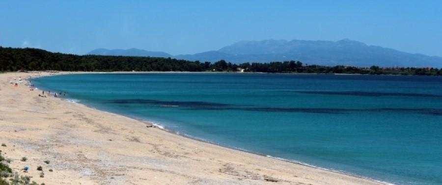 Μονολίθι Πρέβεζας: Η πιο μεγάλη παραλία της Ευρώπης – Ιταλοί και Γερμανοί στρατιώτες βομβάρδισαν με όλμους τον βράχο (ΦΩΤΟ)