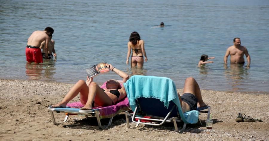 Ούτε να το σκέφτεστε! Σ’ αυτές τις παραλίες απαγορεύεται δια ροπάλου το κολύμπι