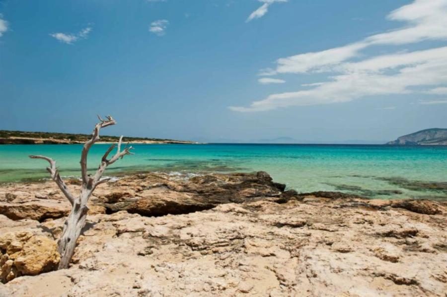 Τα δυο μικρά νησιά της Ελλάδας με τις ωραιότερες παραλίες της χώρας. Ο Παράδεισος δεν βρίσκεται μακρυά..