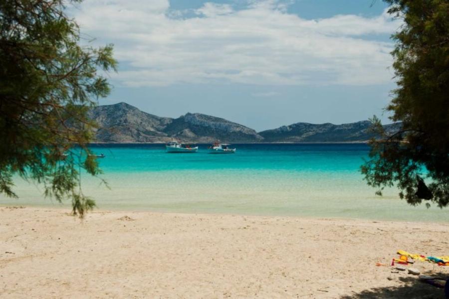 Τα δυο μικρά νησιά της Ελλάδας με τις ωραιότερες παραλίες της χώρας. Ο Παράδεισος δεν βρίσκεται μακρυά..