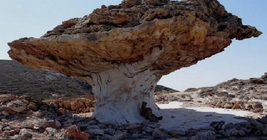 Το τεράστιο πέτρινο μανιτάρι στην Κίμωλο. Ένα σπάνιο μνημείο της ελληνικής φύσης