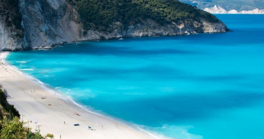 Μύρτος: Η βραβευμένη παραλία με τα κρυστάλλινα νερά που την αποκαλούν «μικρό κομμάτι του ουρανού»