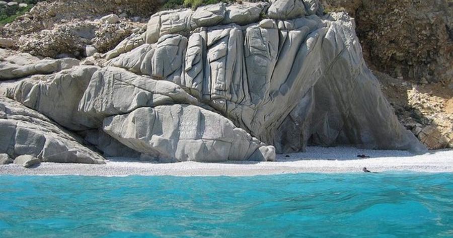 Οι Σεϋχέλλες της Ικαρίας: Η πιο εξωτική παραλία του Αιγαίου δημιουργήθηκε.. κατά λάθος