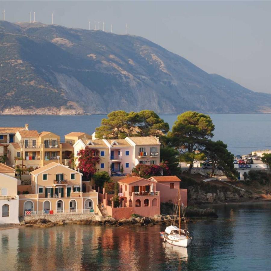 Το Πιο Όμορφο Χωριό της Κεφαλονιάς που Μοιάζει με Αληθινό Πίνακα Ζωγραφικής