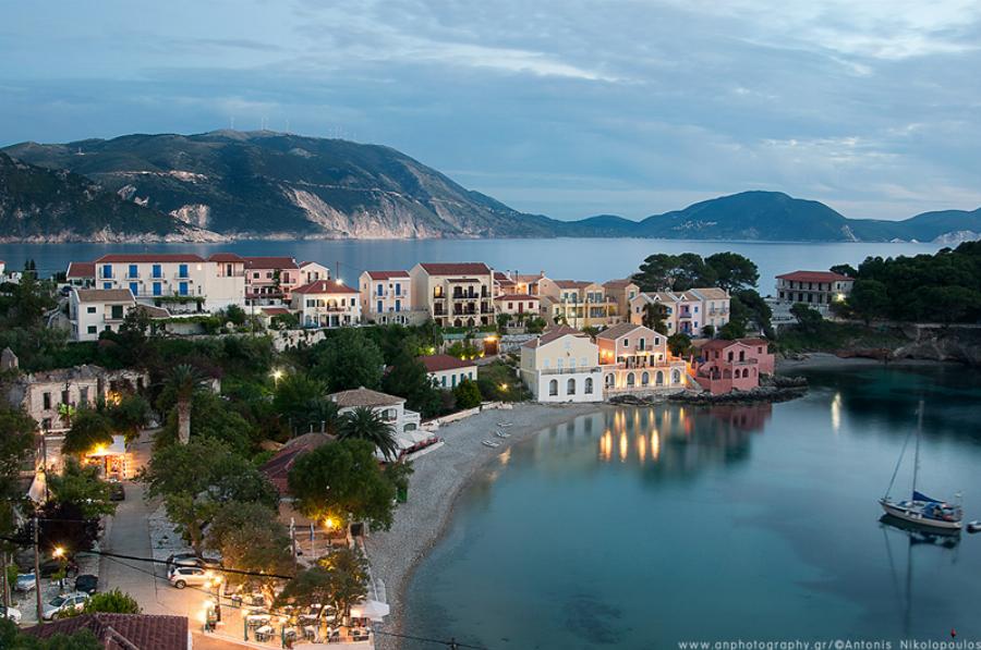 Το Πιο Όμορφο Χωριό της Κεφαλονιάς που Μοιάζει με Αληθινό Πίνακα Ζωγραφικής