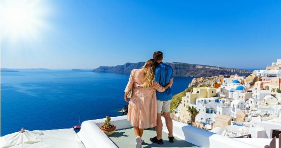 Μαγική Προσφορά για Ερωτευμένους! Μείνε με την Αγαπημένη σου στη Σαντορίνη Ξοδεύοντας από 45 ευρώ!