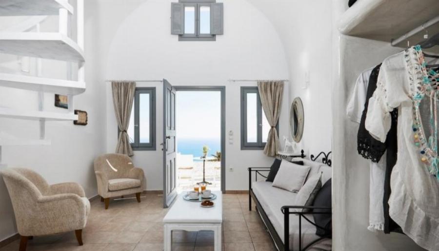 Μαγική Προσφορά για Ερωτευμένους! Μείνε με την Αγαπημένη σου στη Σαντορίνη Ξοδεύοντας από 45 ευρώ!