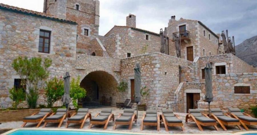 Αυτό Είναι το πιο Ρομαντικό Ξενοδοχείο της Ευρώπης και Βρίσκεται στη Μάνη. Η Θέα των Δωματίων Είναι Βγαλμένη από Παραμύθι